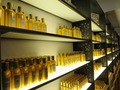 на парфюмерной фабрике в Монако