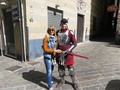 со средневековым рыцарем, пешеходная экскурсия по Генуе