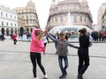 русские народные танцы на площади в Генуе
