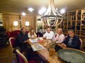 туристы из Новосибирска - деловая встреча в винном поместье